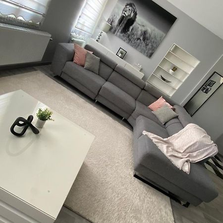 Next2Airport - Appartement House Of Lions Ransart Buitenkant foto