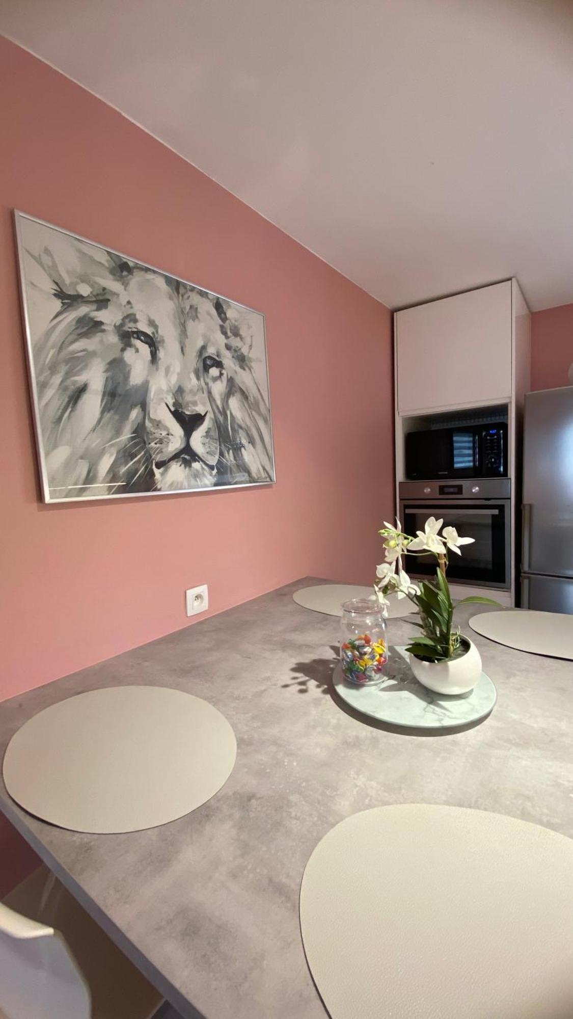 Next2Airport - Appartement House Of Lions Ransart Buitenkant foto